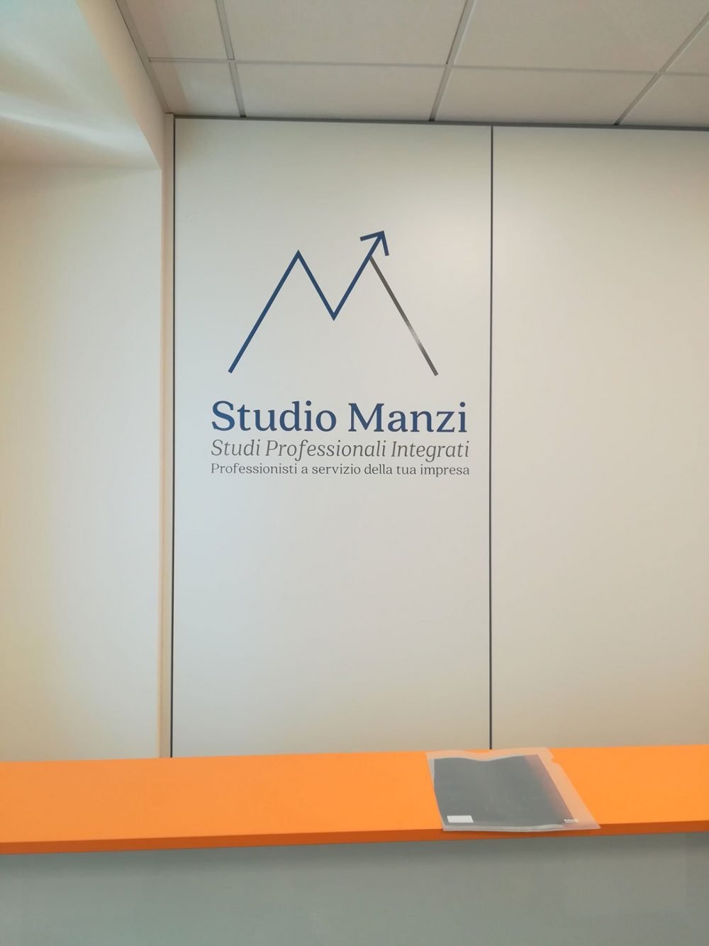 IMG_20170711_121540_resized_20170712_020921396 arredamento per ufficio su misura