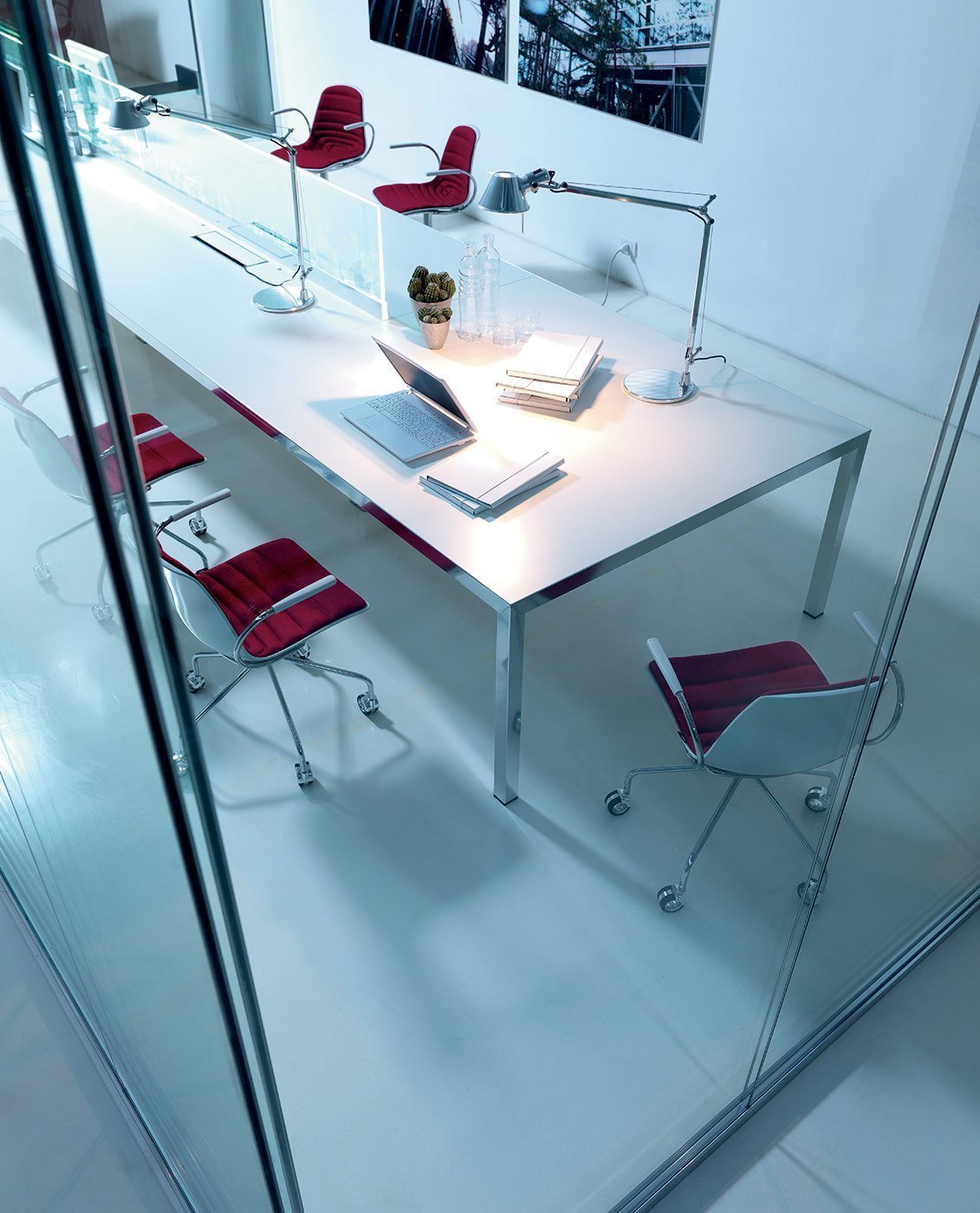 Linee sobrie e di rigore Arredo ufficio moderno MIRROR